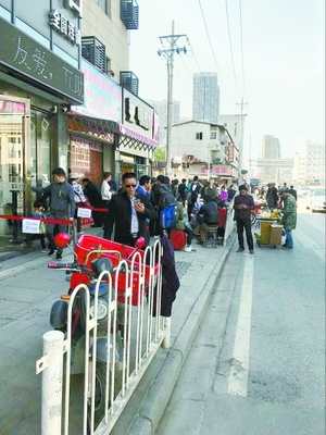 金家墩客运站关闭后首个小长假 “兔子”横行扰乱武汉旅客出行